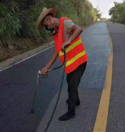 西宁路面喷涂翻新彩色步道施工方案