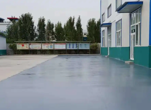 西宁彩色路面喷涂翻新的材料对冬季